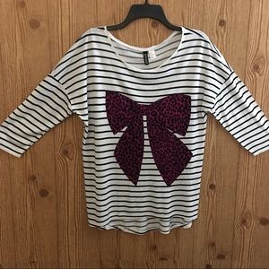 Divided by H&M Striped Graphic Tee Woman’s size 6